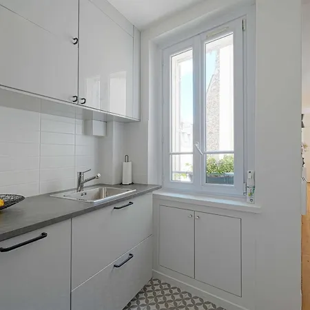 Warm Modern & Fabulous- Large Apartment *
